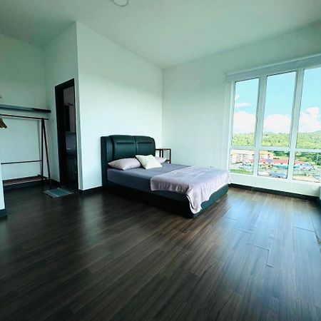 Sandakan Spacious And Comfortable Pool View Condo Exterior foto