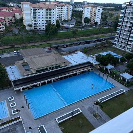 Sandakan Spacious And Comfortable Pool View Condo Exterior foto