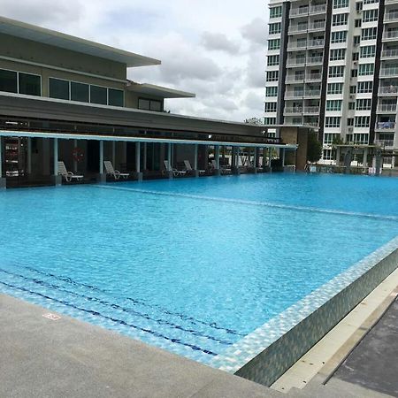 Sandakan Spacious And Comfortable Pool View Condo Exterior foto