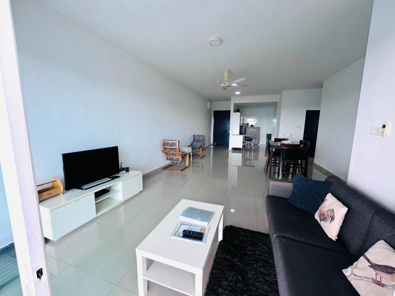 Sandakan Spacious And Comfortable Pool View Condo Exterior foto