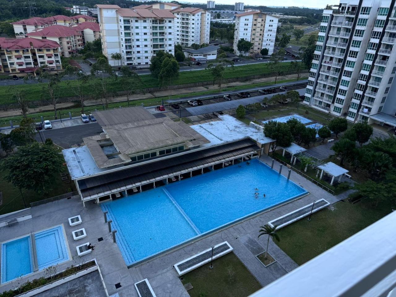 Sandakan Spacious And Comfortable Pool View Condo Exterior foto