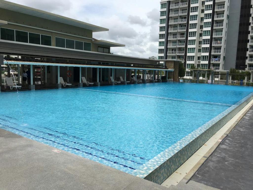 Sandakan Spacious And Comfortable Pool View Condo Exterior foto