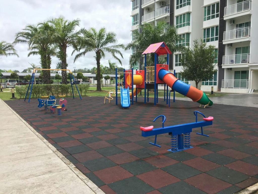 Sandakan Spacious And Comfortable Pool View Condo Exterior foto